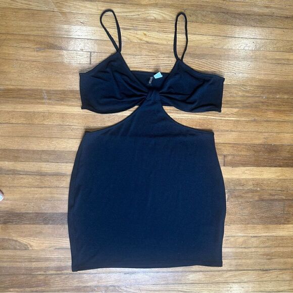 H&M Divided Triangle Top MINI BODYCON DRESS IN BLACK - Picture 4 of 13